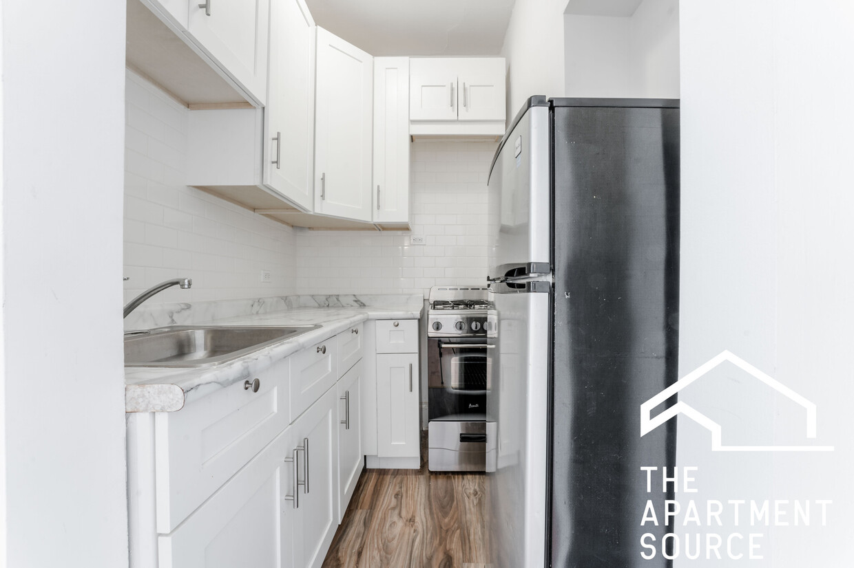 Foto principal - 3734 N Pine Grove Ave