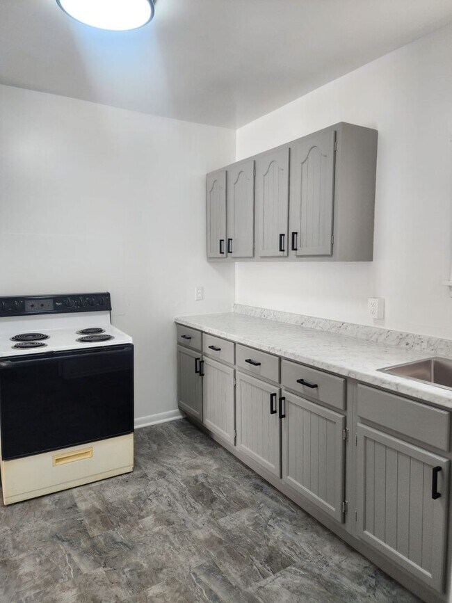 Building Photo - Wayne St W Duplex (1230-1230 1/2)