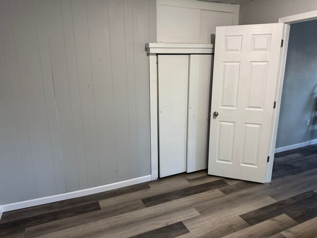 Building Photo - Freshly remodeled 2 bed 1bath on a cozy co...