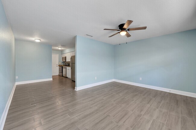Building Photo - Newly Renovated 2bd/1ba unit at an amazing...