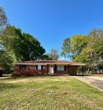 Building Photo - 304 Azalea Dr