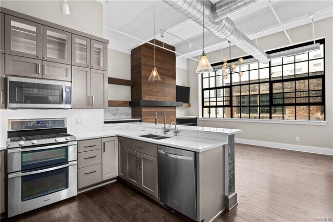 Building Photo - 210 Ellicott St