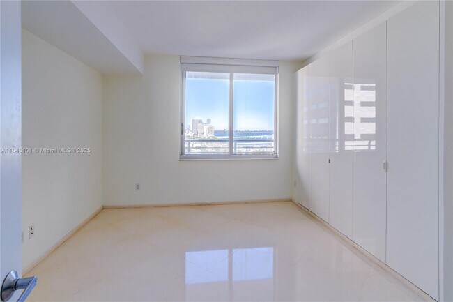 Building Photo - 325 S Biscayne Blvd
