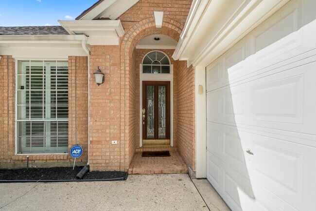 Building Photo - 9631 Bavaria Dr