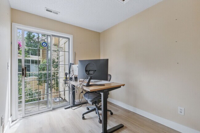 Foto del edificio - 6076 Gunbarrel Ave