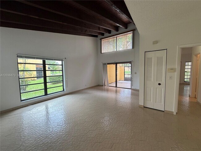 Foto del edificio - 1540 NW 93rd Ave