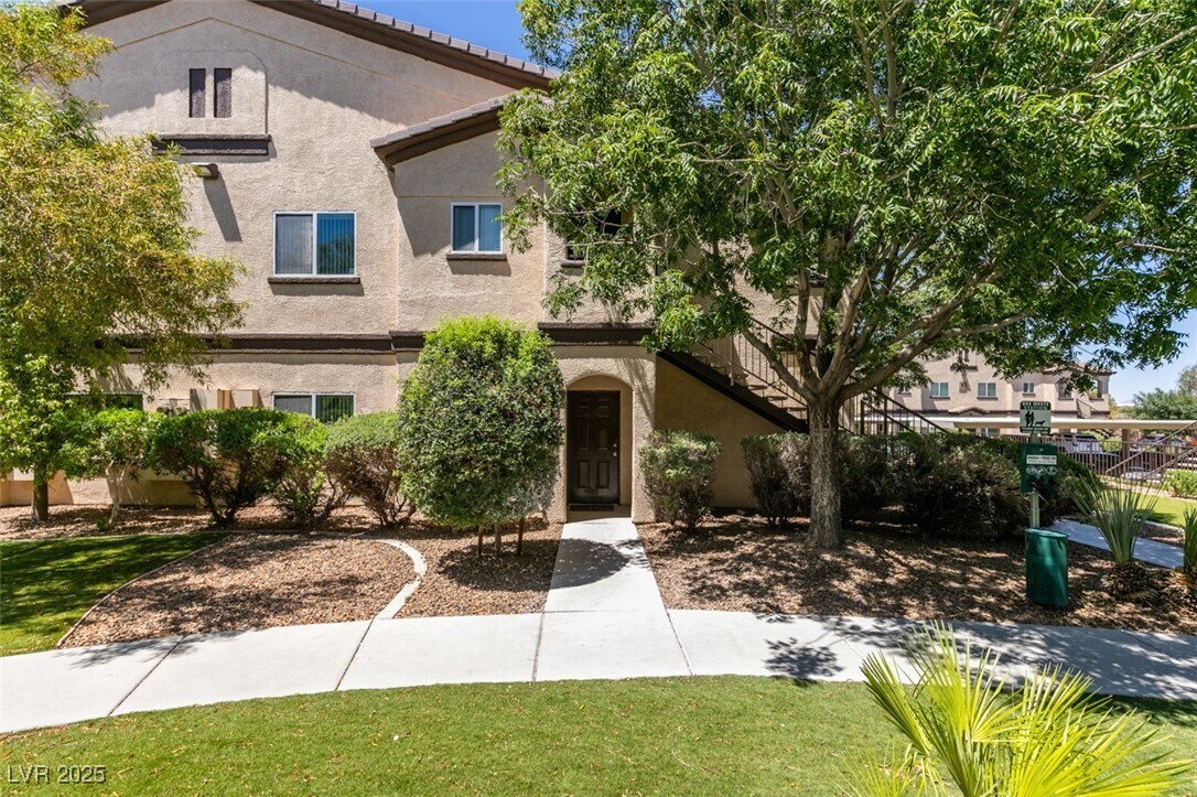 Primary Photo - 2291 W Horizon Ridge Pkwy