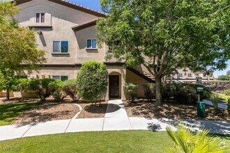 Building Photo - 2291 W Horizon Ridge Pkwy