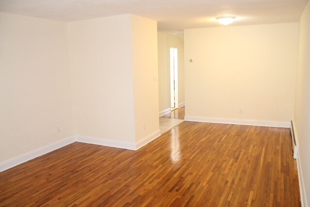 Primary Photo - 721 Ashford St