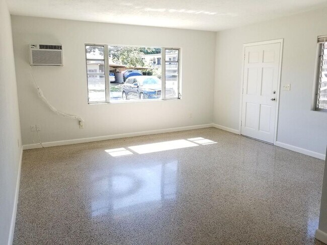 Foto del edificio - 2325 Belmar Dr