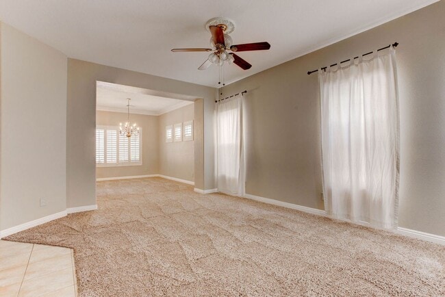 Building Photo - 809 Royal Birch Ln