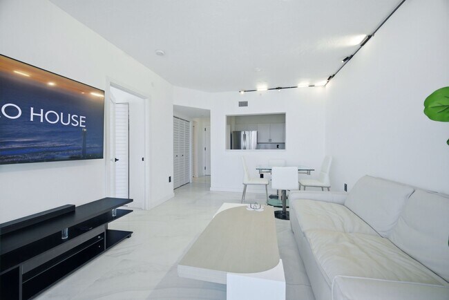 Foto del edificio - 3020 NE 32nd Ave