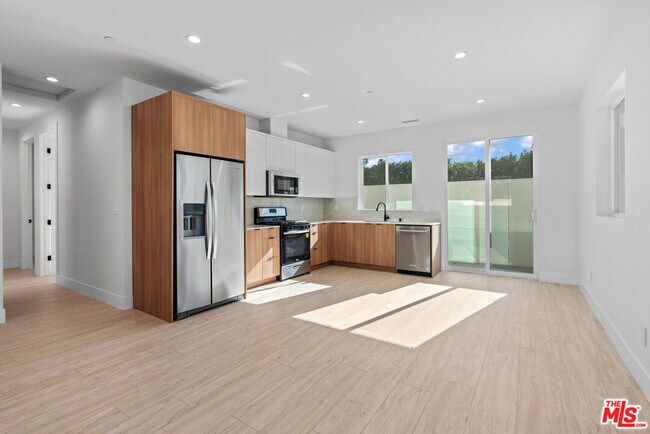 Building Photo - 15216 Holyland Dr