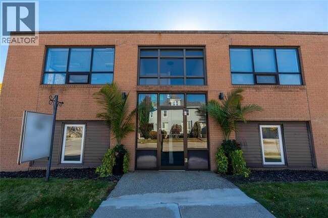 Building Photo - 219 Lochiel St