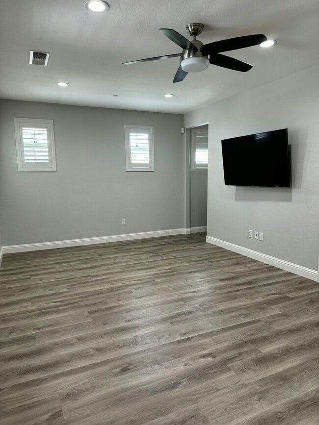 Building Photo - 353 Aldrich Place, Unit 1