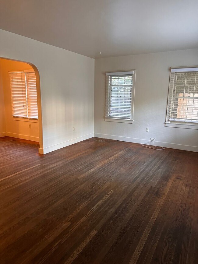 Foto del edificio - Charming House Located Steps From UCD