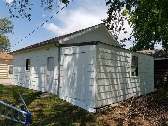 Building Photo - 214 S McComas St