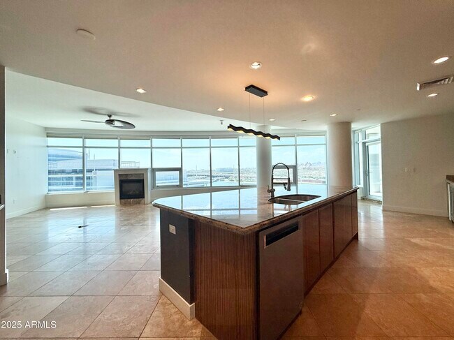 Foto del edificio - 140 E Rio Salado Pkwy