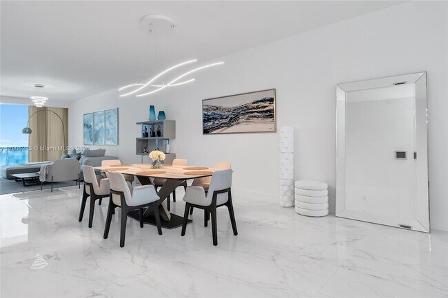 Foto del edificio - 16901 Collins Ave