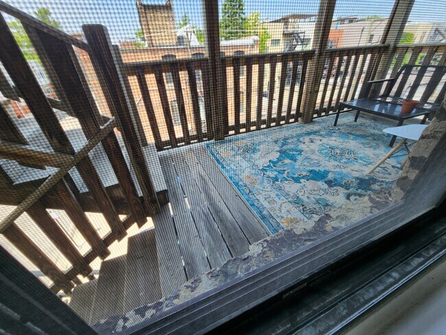 Foto del edificio - 1048 N Marshfield Ave