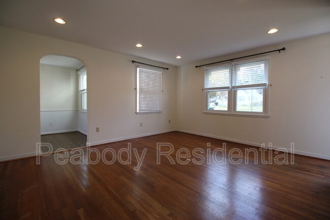 Foto del edificio - 3052 Westfall Pl