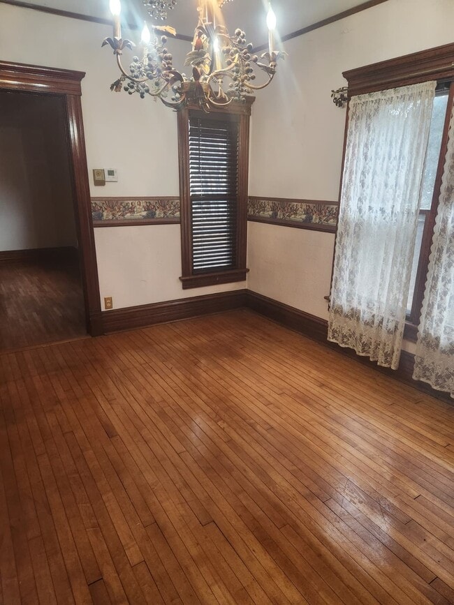 Building Photo - 1120 E Jackson St