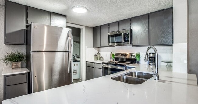 Building Photo - Preslee Apartments