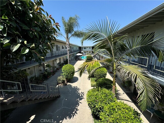 Foto del edificio - 7745 Laurel Canyon Blvd