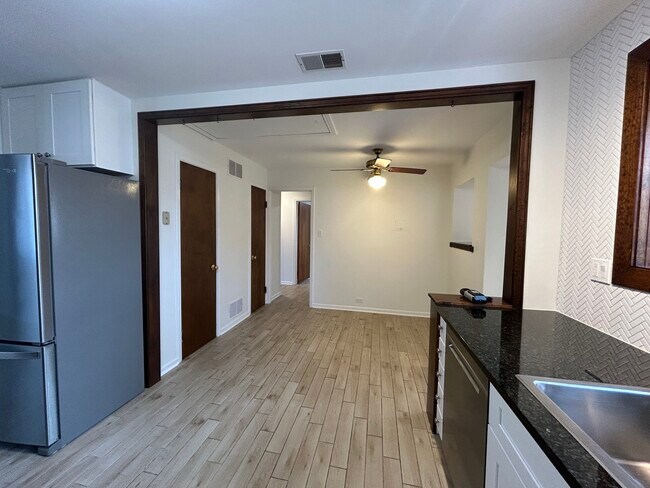 Foto del edificio - 946 E Grant Dr