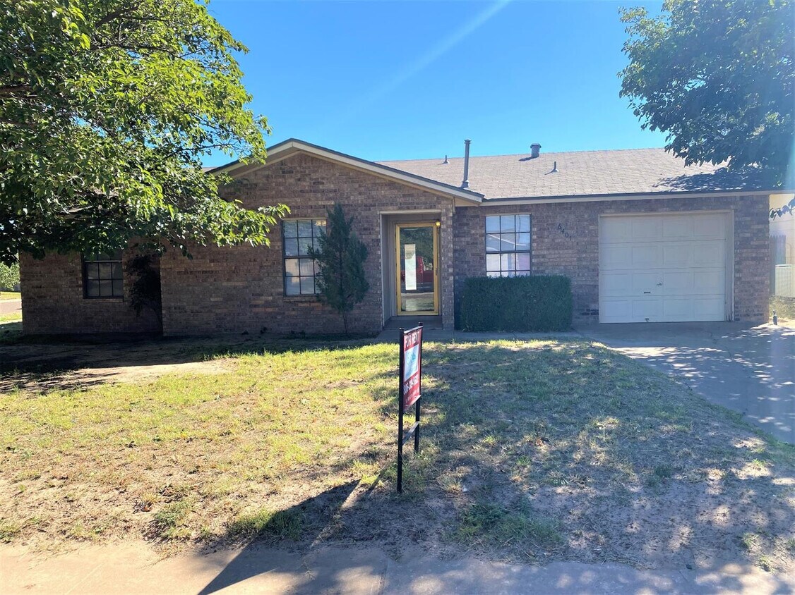 Foto principal - 6401 35th St