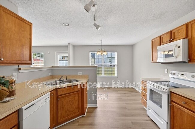 Building Photo - 2703 Stafford St