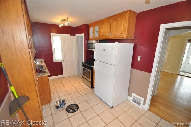 Building Photo - 1208 N Wilson Ave