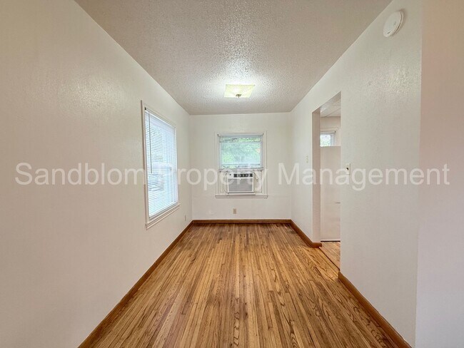 Foto del edificio - For Lease | Brookside | Available Now!