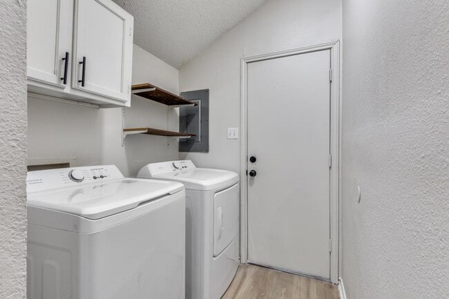 Photo - 418 S Las Vegas Trl - 1 Townhome