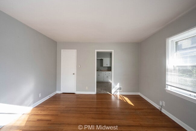 Building Photo - "Charming 1-Bedroom Duplex with Hardwood F...