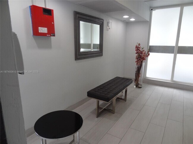 Foto del edificio - 3401 N Country Club Dr
