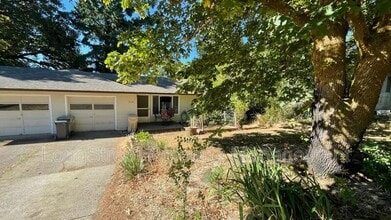 Building Photo - 1018 Pioneer St