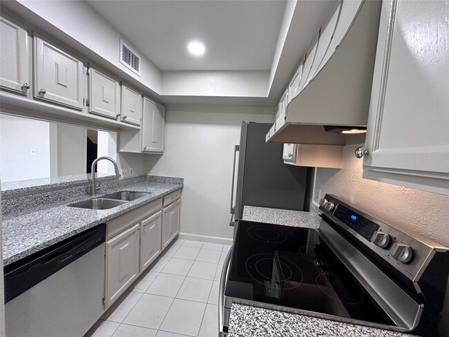 Building Photo - 8101 Amelia Rd