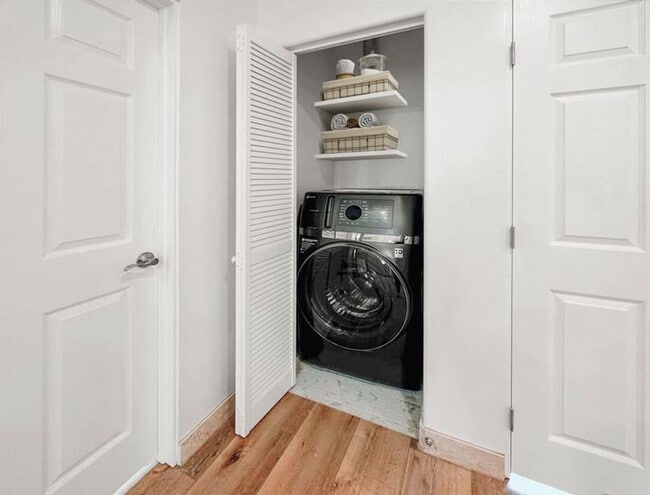 Building Photo - Modern 1 Bed / 1 Bath In The Masters Of Ra...