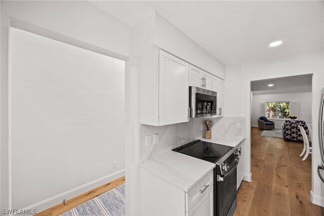 Foto del edificio - 375 8th Ave S