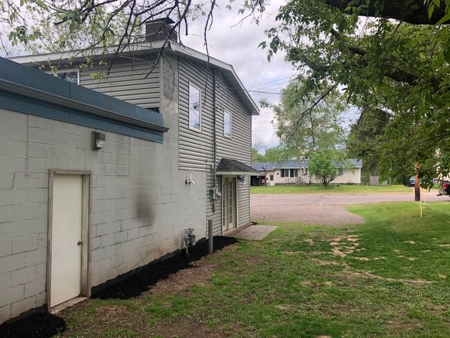 Building Photo - Charming 3-Bedroom Cloquet Home with Spacious Lot, Garage & Prime Location Near Parks and Golf