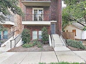 Building Photo - 2821 Parmer Ave