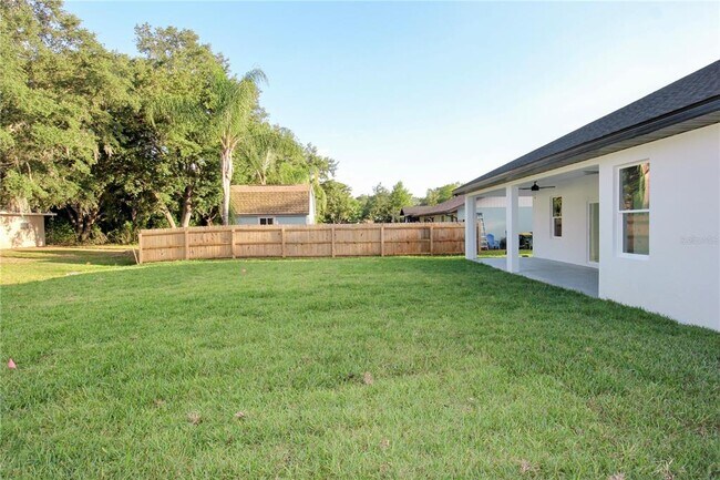 Building Photo - 4000 Garienda Ave