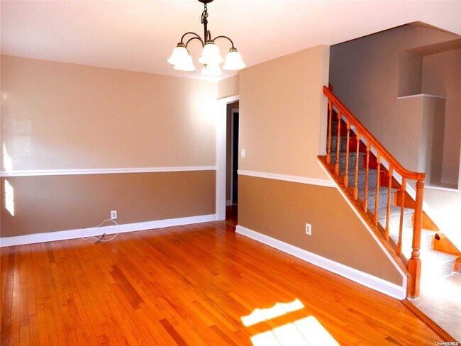 Building Photo - 95 Krug Pl