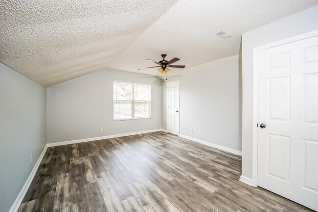 Foto del edificio - 102 Dartmouth Ct