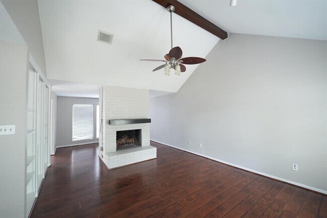 Foto del edificio - 5002 Stanhope Dr