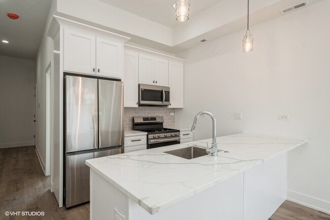 Building Photo - 4351 S Oakenwald Ave