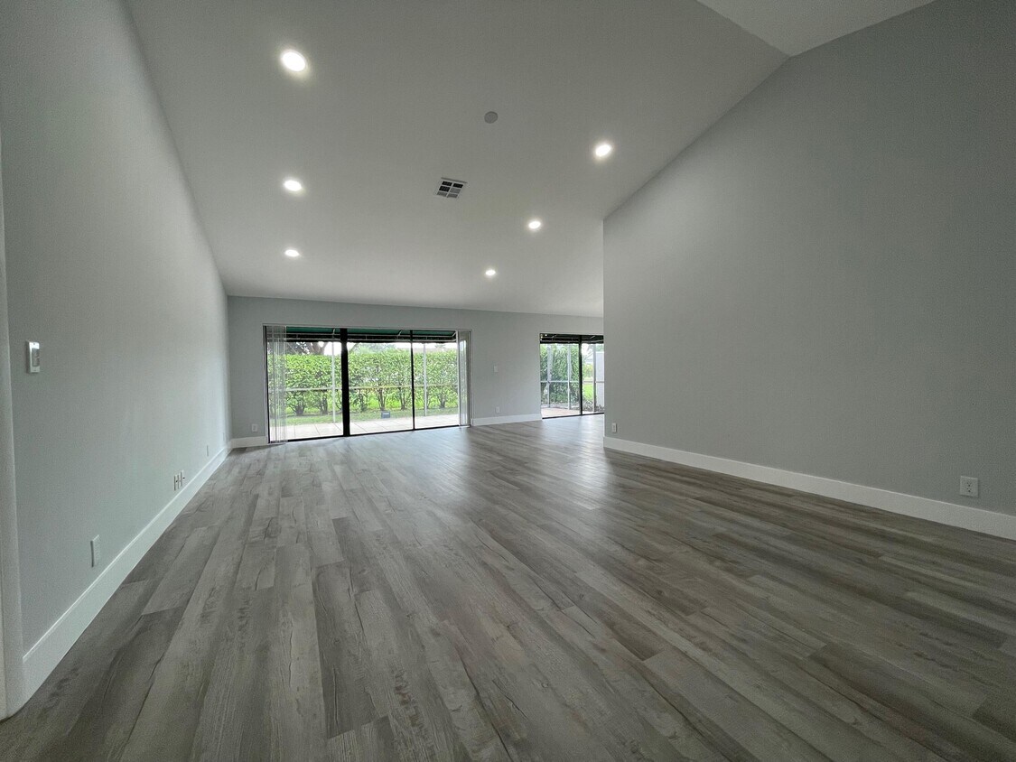 Foto principal - 6498 Las Flores Dr