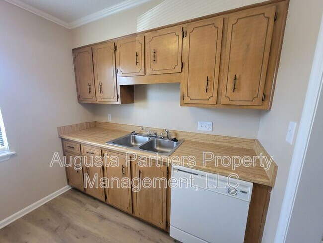 Foto del edificio - 207 Flores Ln