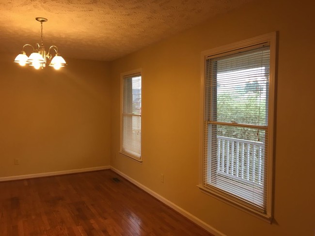 Building Photo - 6213 Streeter Dr